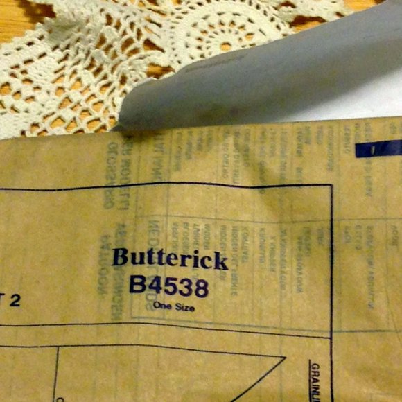 Uncut, factory folded 2008 Butterick B5299 Lrg-XLg sewing pattern - Picture 9 of 14